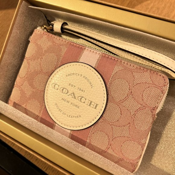 Boxed Dempsey Corner Zip Wristlet In Signature Jacquard With Coach Patch And Str - Picture 3 of 4